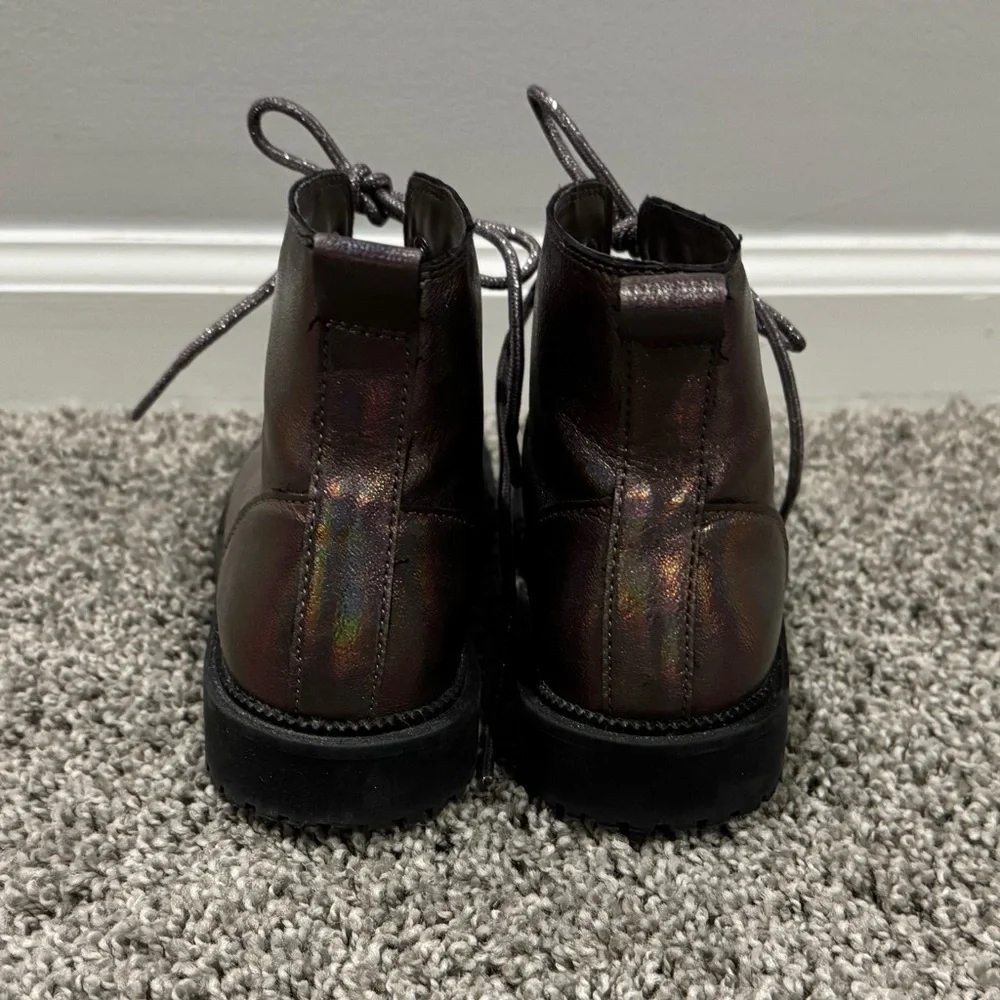 Girls Old Navy Iridescent Lace-Up Boots, size 2